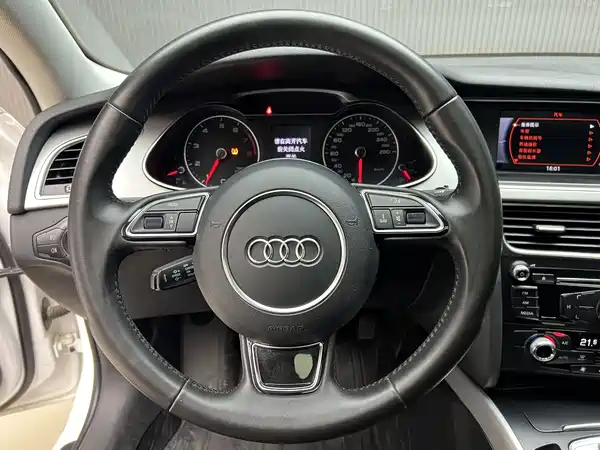 Audi A4L 2015
