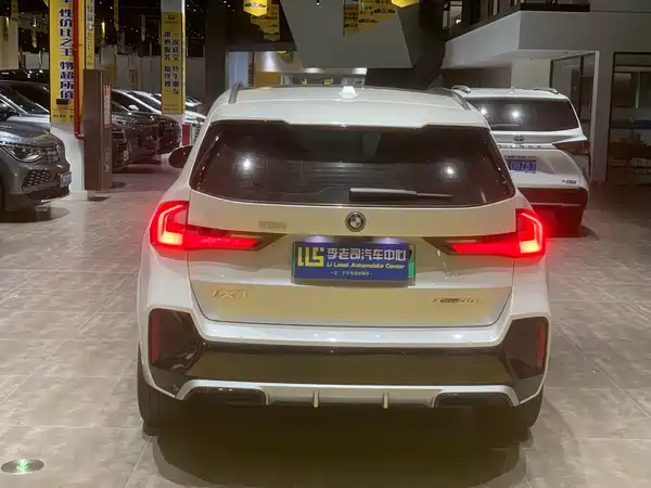 BMW iX1 2024