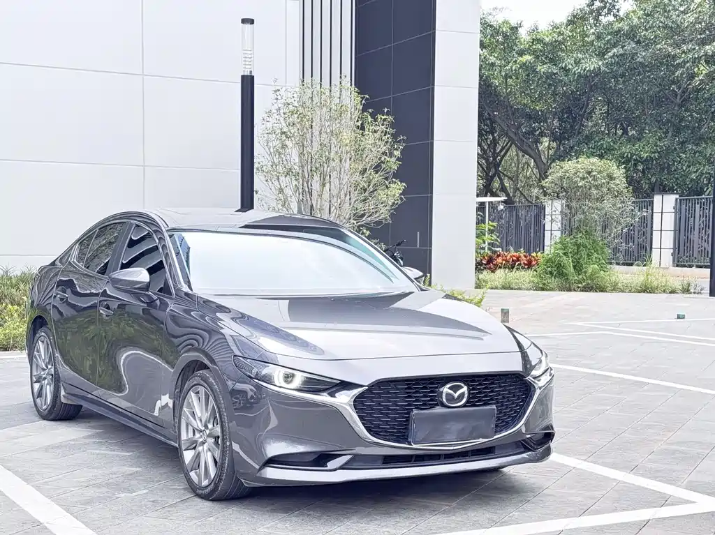 Mazda 3 Axela 2022 — фото 3