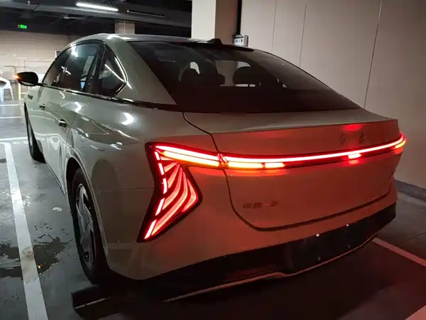 Hongqi EH7 2026