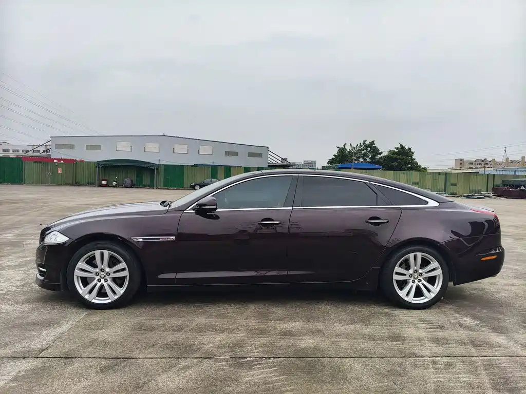 Jaguar XJ 2012 — фото 7
