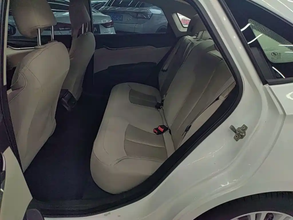 Buick Excelle 2015 — фото 17