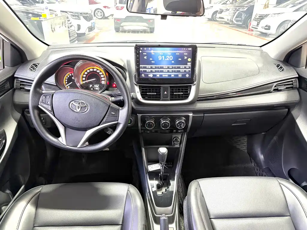 Toyota Yaris L 2022 — фото 9