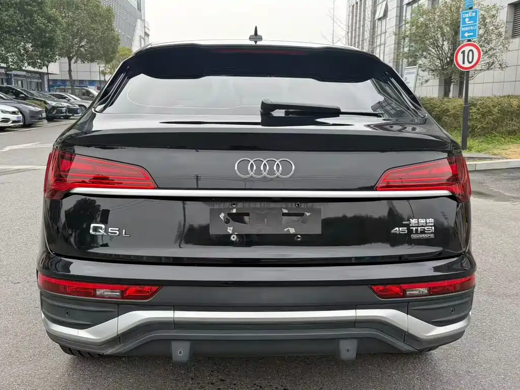 Audi Q5L Sportback 2022 — фото 16