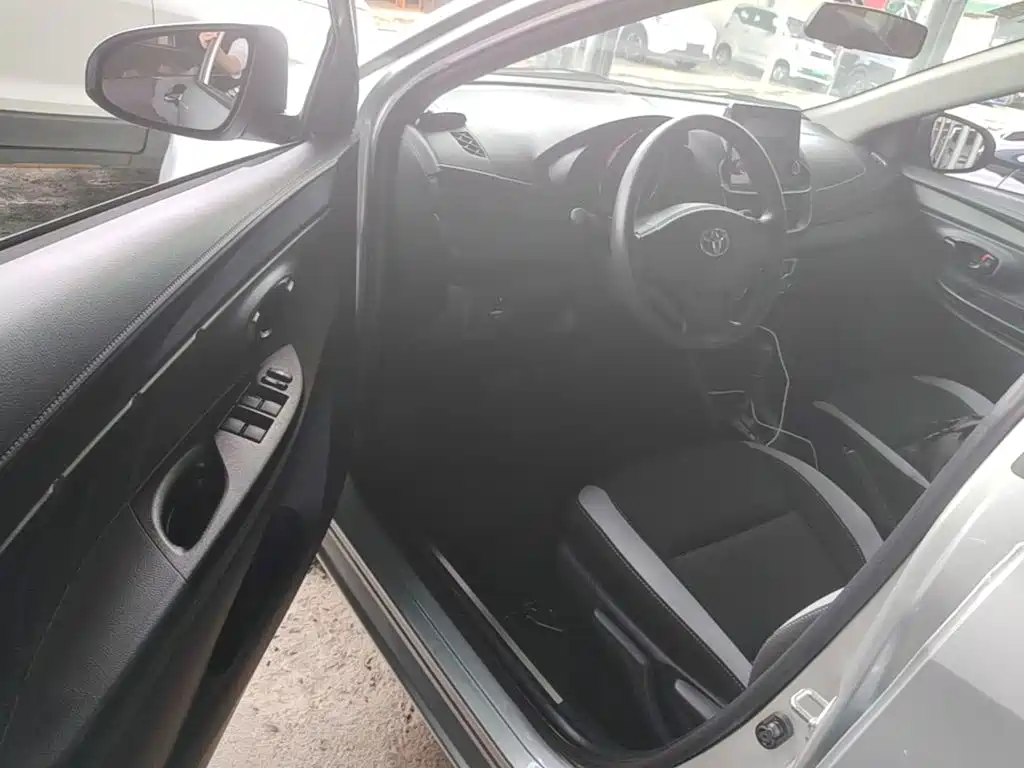 Toyota Yaris L 2020 — фото 16