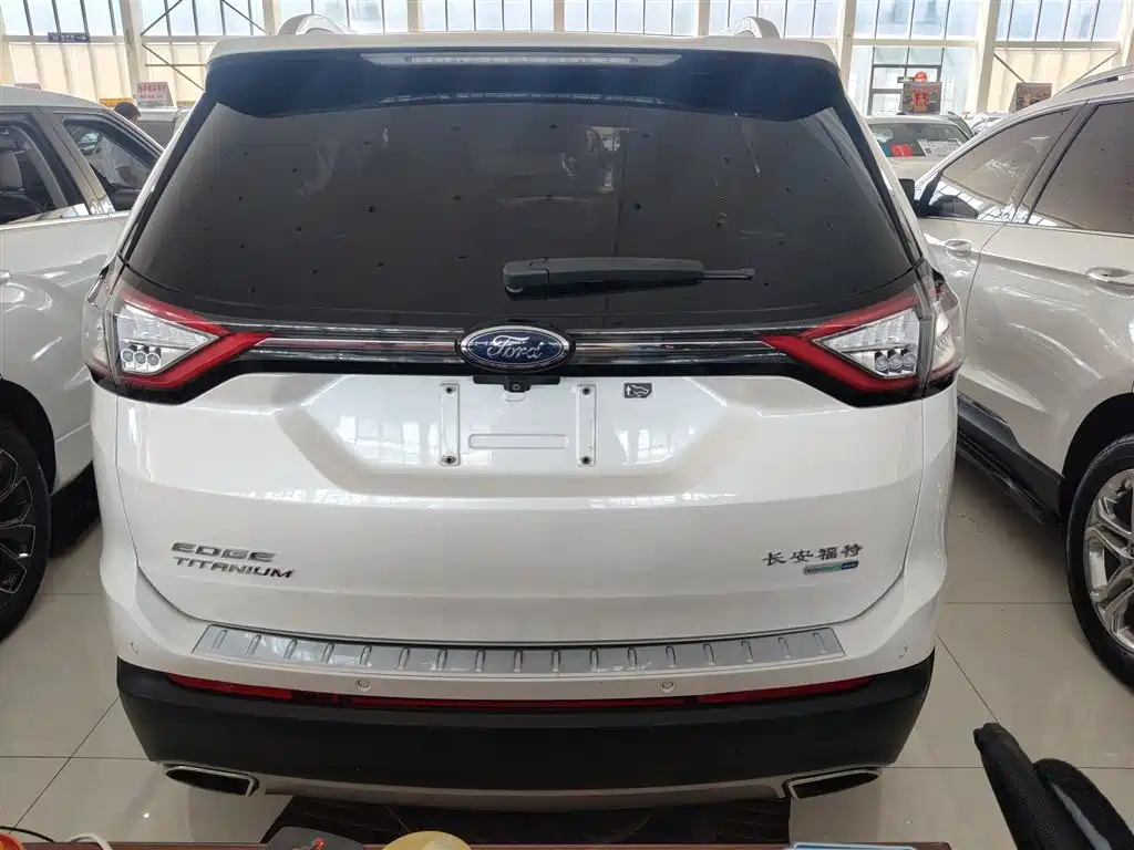 Ford Edge 2016 — фото 21
