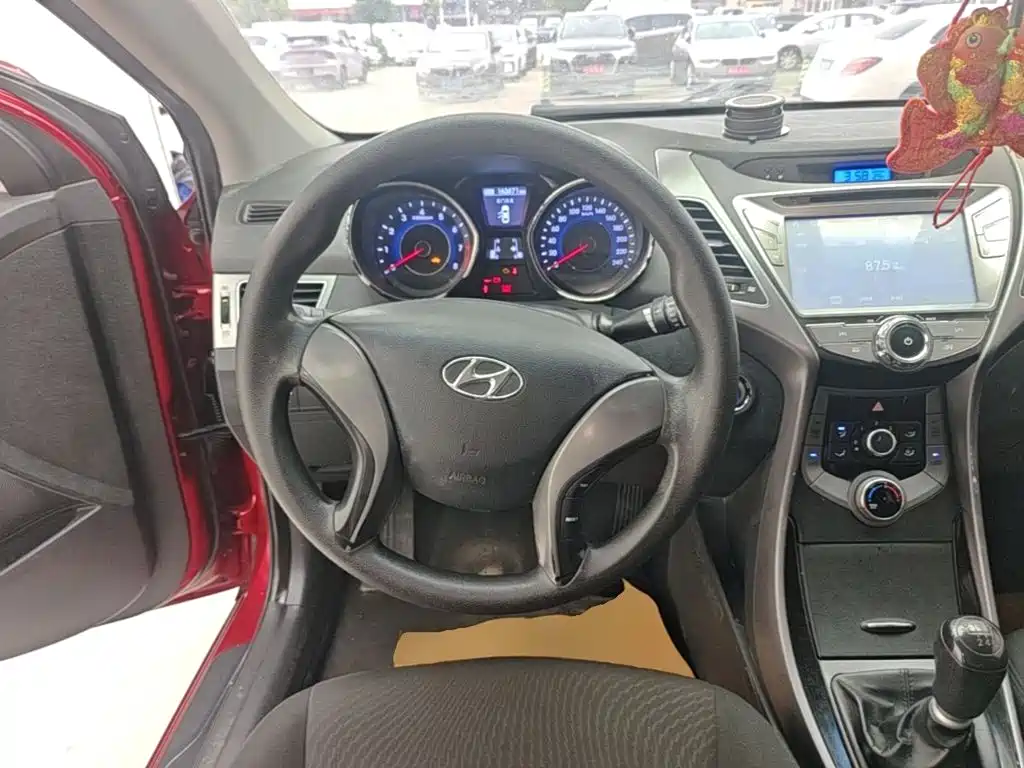 Hyundai Elantra Langdong 2015 — фото 11