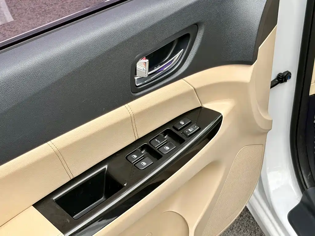 Changan Eado 2016 — фото 18