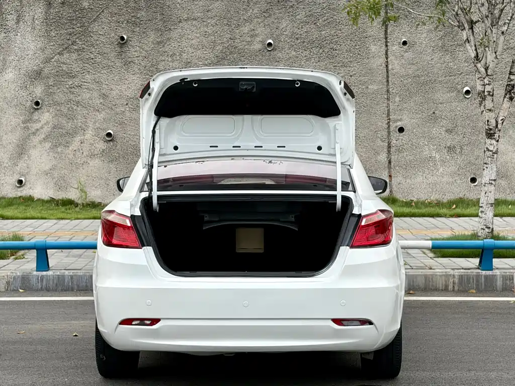 Changan Eado 2016 — фото 25
