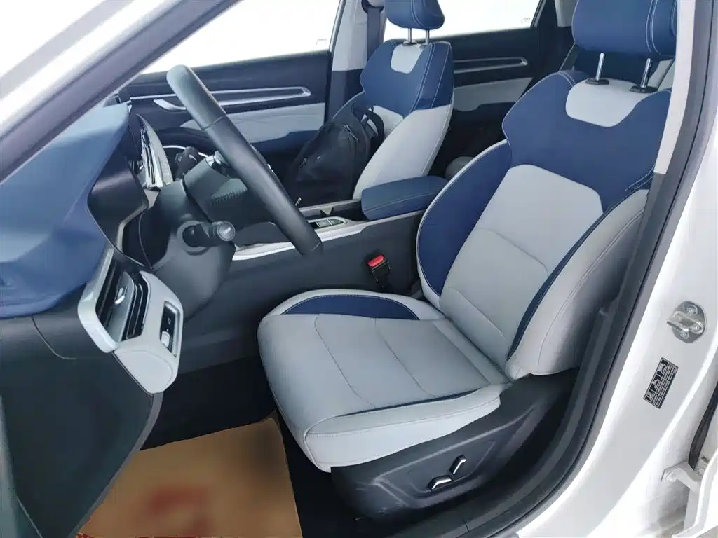 Geely Emgrand 2022 — фото 11