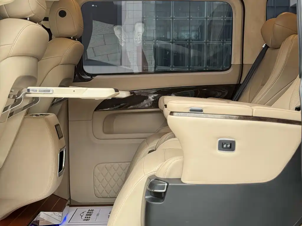 Mercedes-Benz V-Class 2019 — фото 14