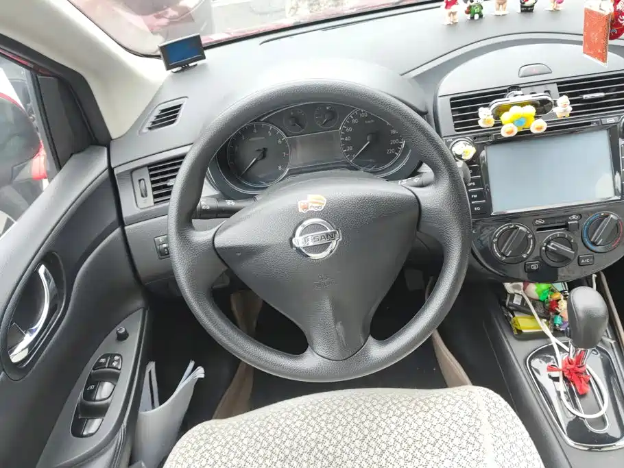 Nissan Tiida 2013 — фото 15
