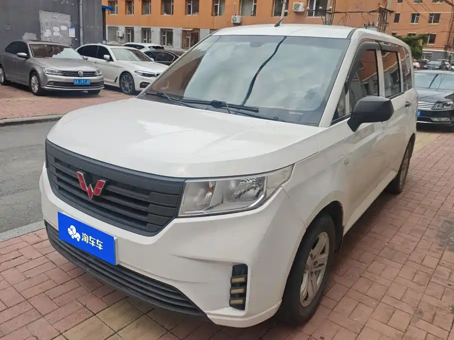 Wuling Hongguang PLUS 2020