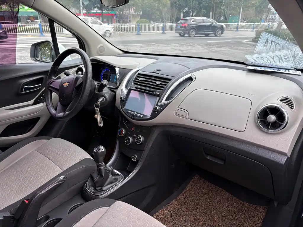 Chevrolet Trax 2015 — фото 9