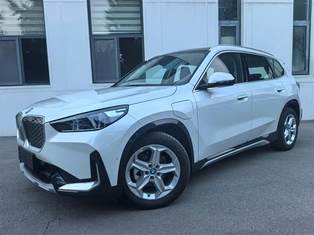 BMW iX1 2025