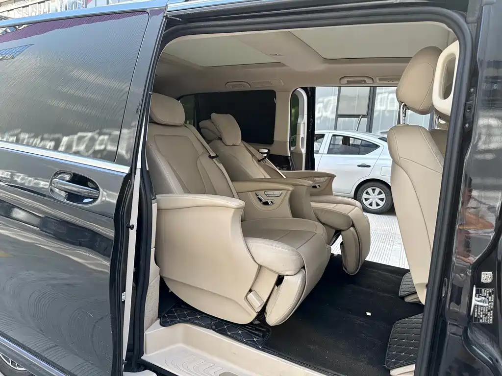 Mercedes-Benz V-Class 2019 — фото 13