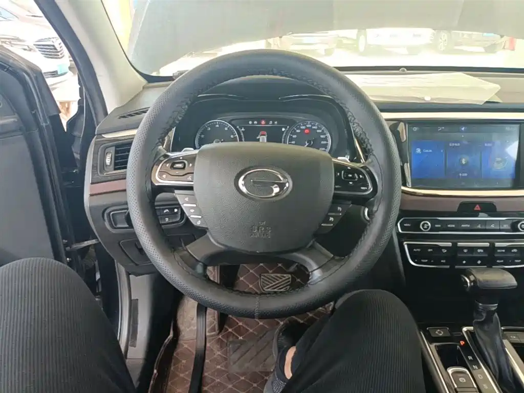 GAC Motor Trumpchi GS8 2017 — фото 11