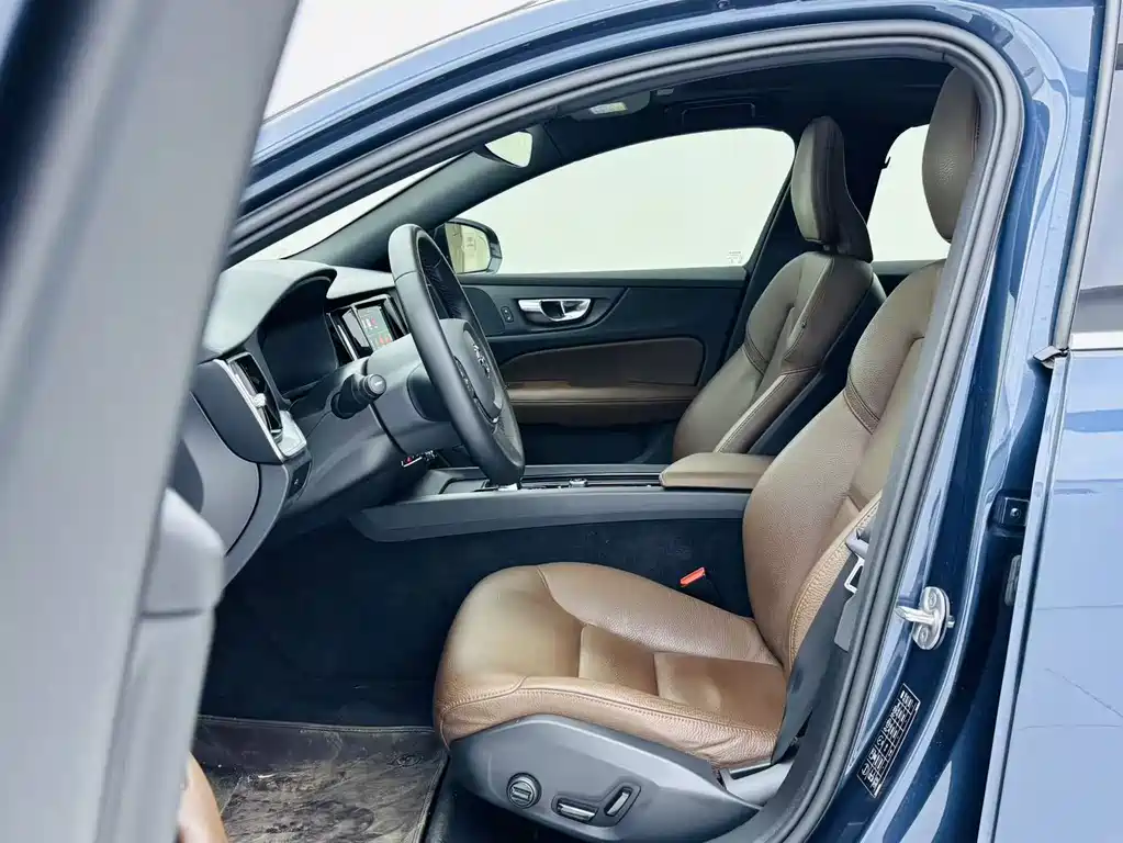 Volvo S60 2022 — фото 10