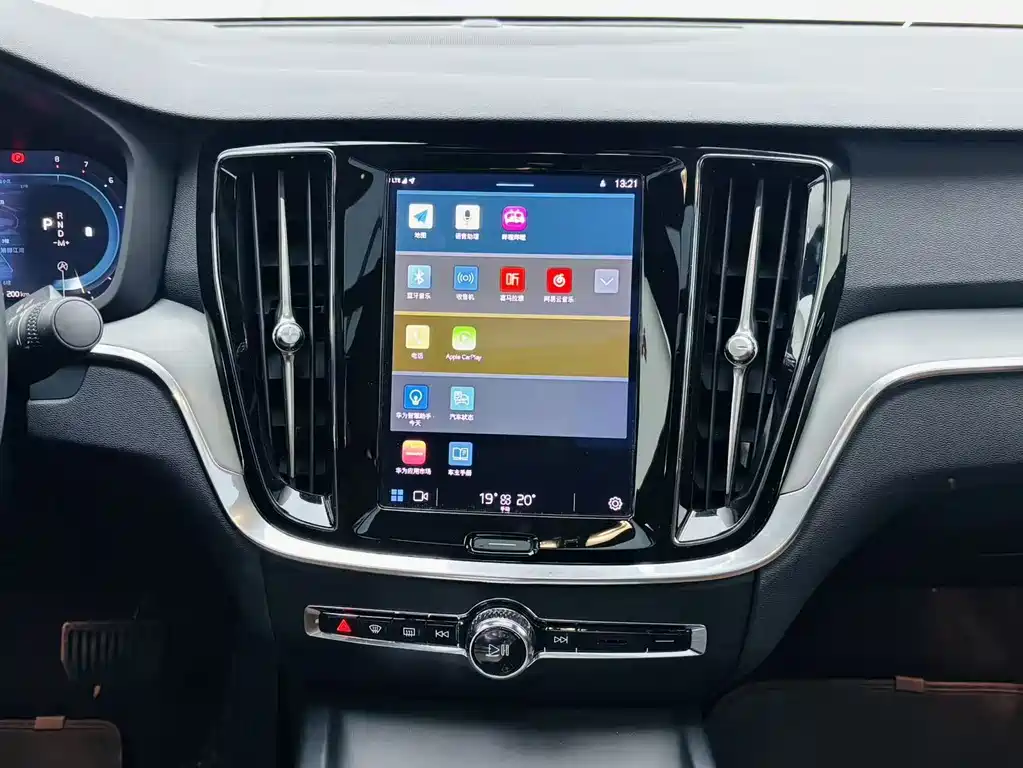 Volvo S60 2022 — фото 13