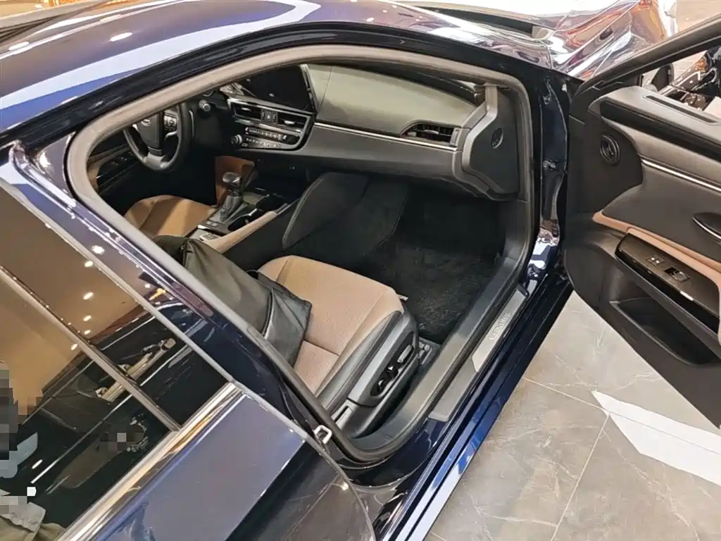 Lexus ES 2023 — фото 11