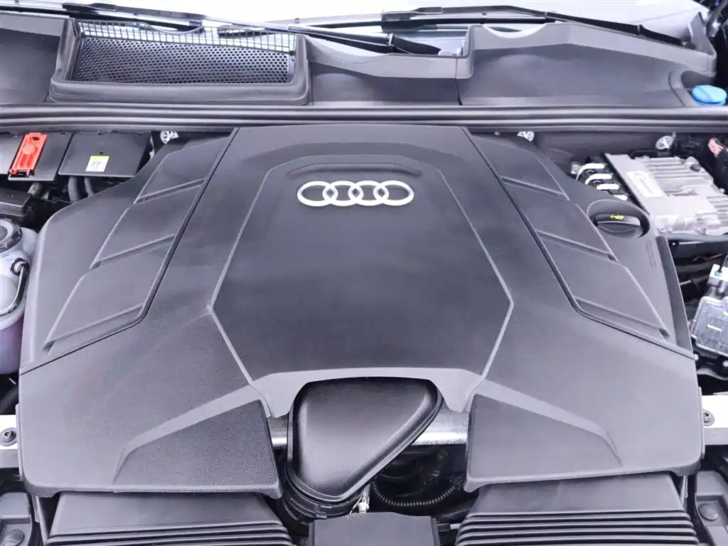 Audi Q8 2023 — фото 24