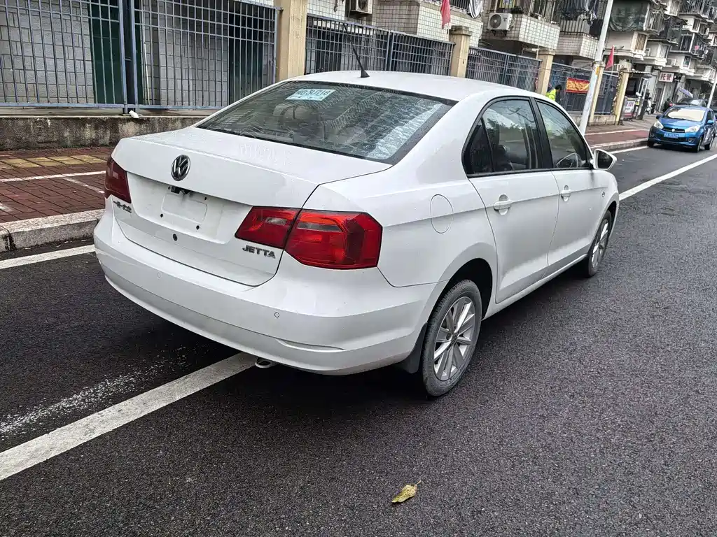 Volkswagen Jetta 2015 — фото 10