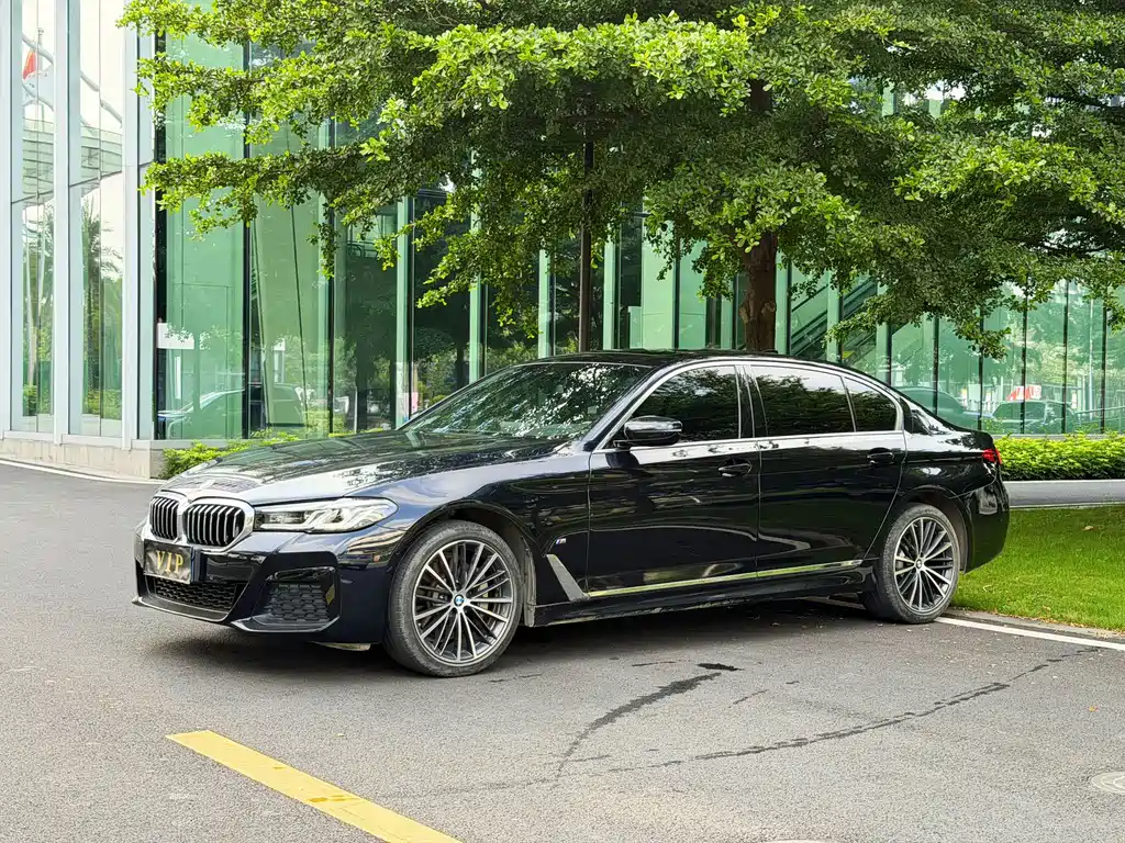 BMW 5 Series 2023 — фото 1