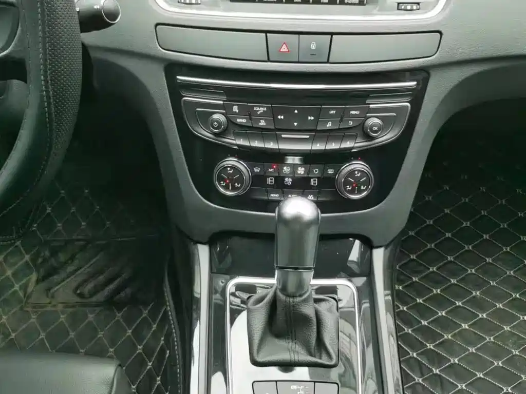 Peugeot 508 2015 — фото 10