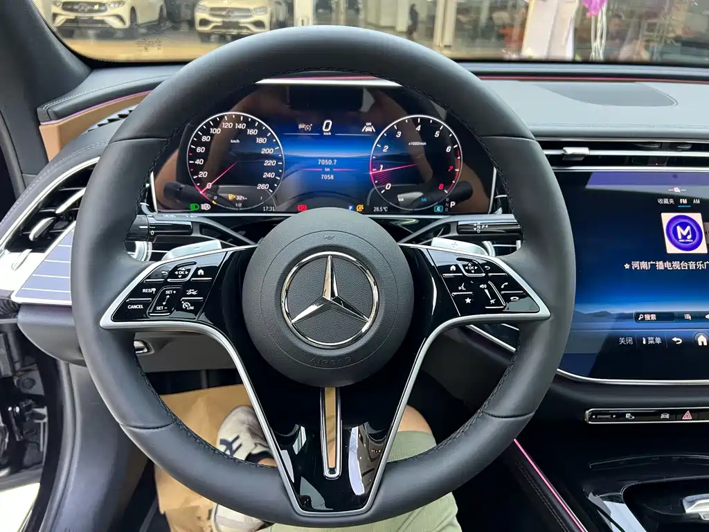 Mercedes-Benz E-Class 2025 — фото 15