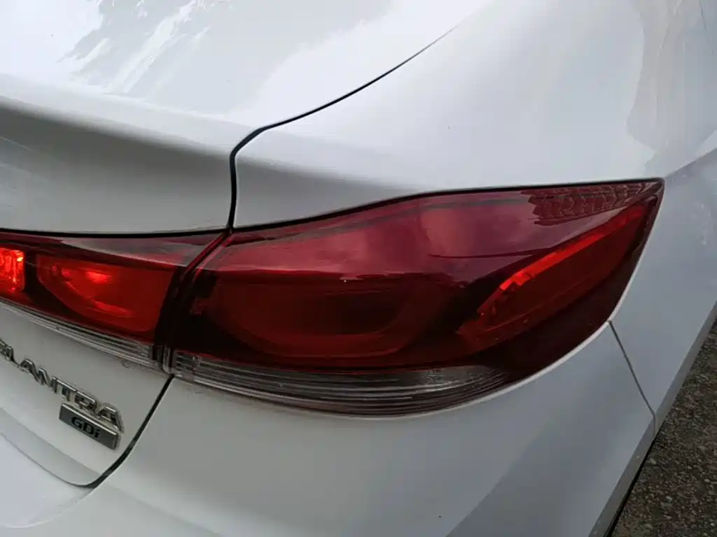 Hyundai Elantra 2018 — фото 8
