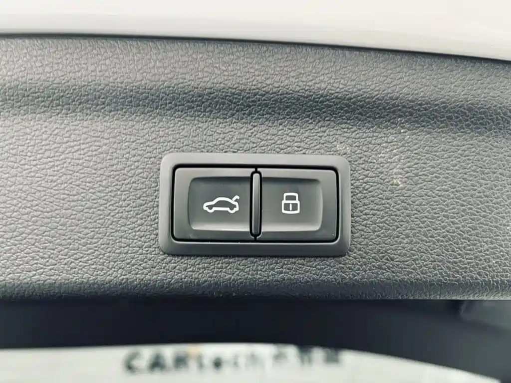 Audi Q3 2021 — фото 27