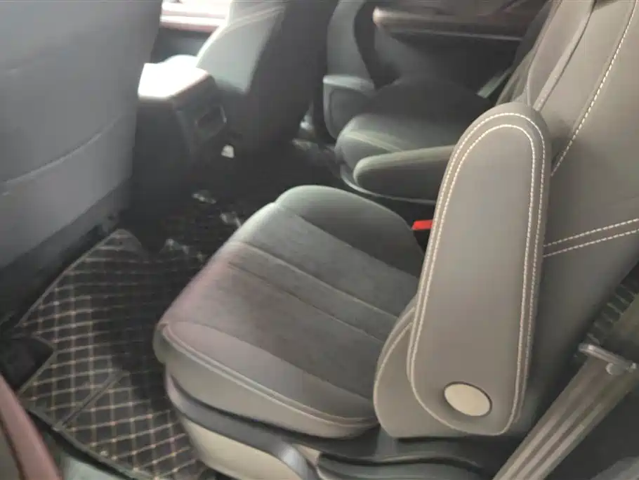 GAC Motor Trumpchi M6 2023 — фото 11
