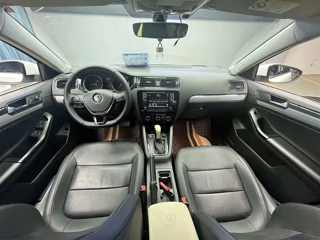 Volkswagen Sagitar 2018