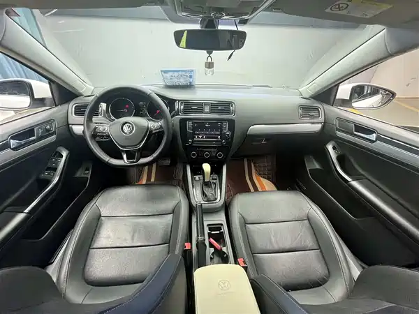 Volkswagen Sagitar 2018
