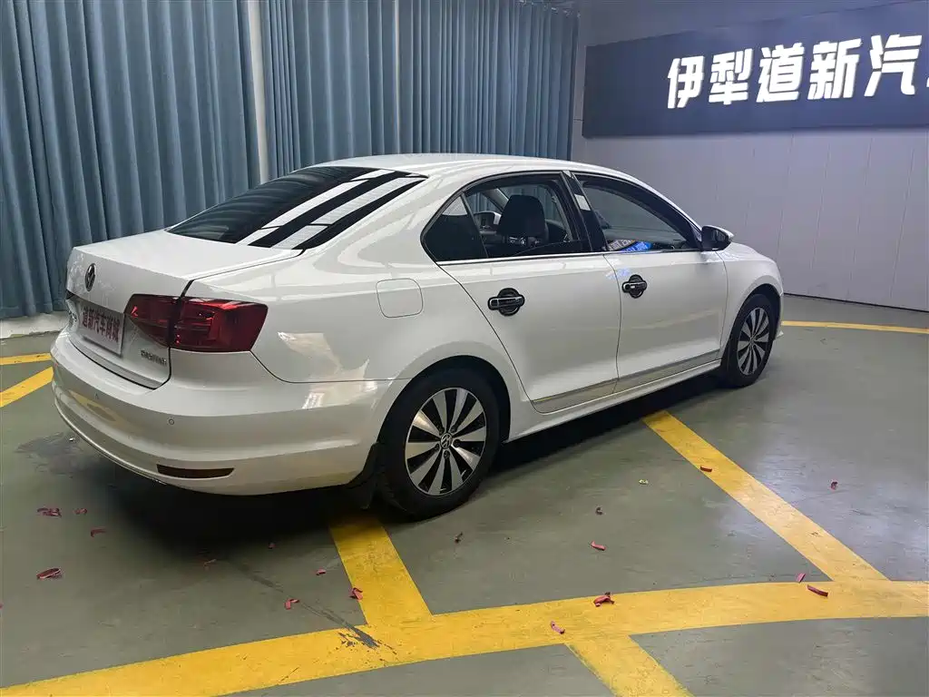 Volkswagen Sagitar 2018