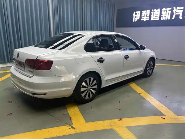 Volkswagen Sagitar 2018