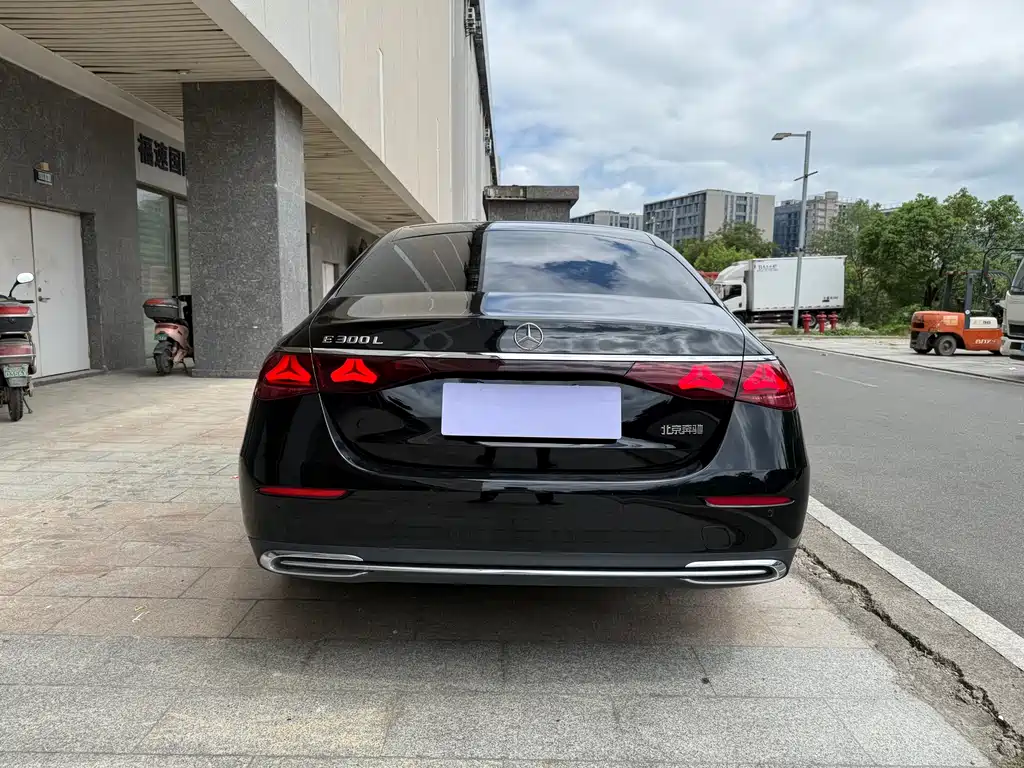 Mercedes-Benz E-Class 2024