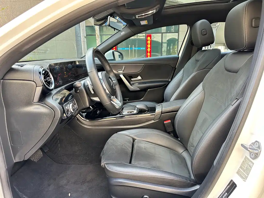 Mercedes-Benz A-Class 2019 — фото 4