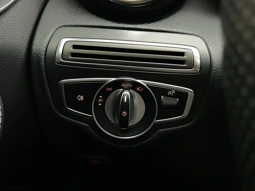 Mercedes-Benz C-Class 2019 — фото 21