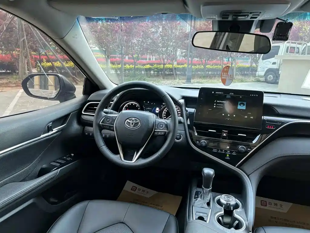 Toyota Camry 2021 — фото 10