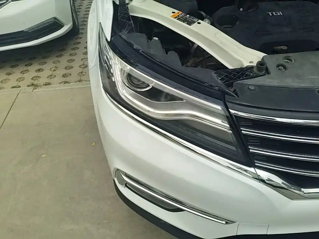 Roewe RX5 2018 — фото 13