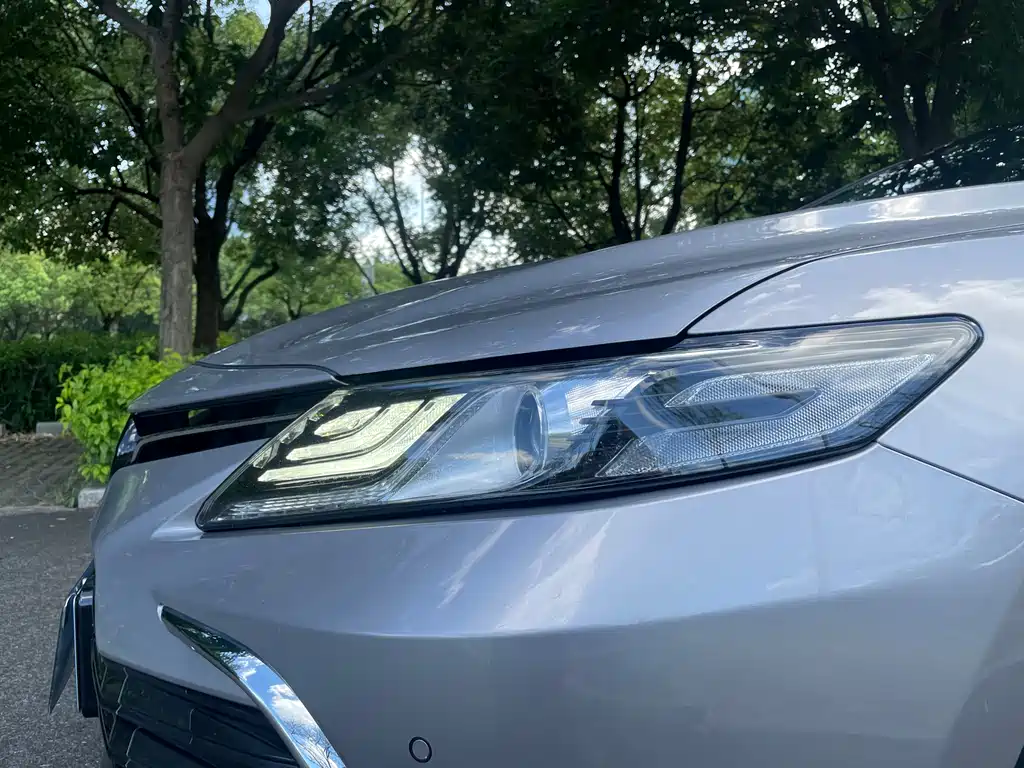 Toyota Camry 2022 — фото 12