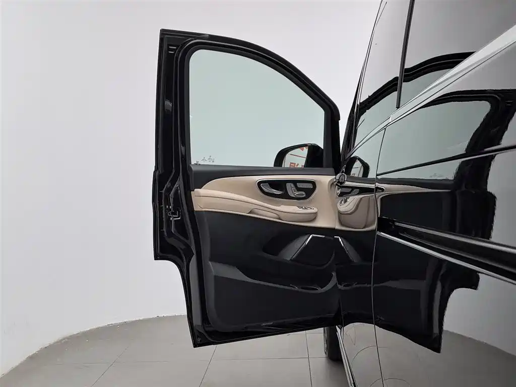 Mercedes-Benz V-Class 2022 — фото 8