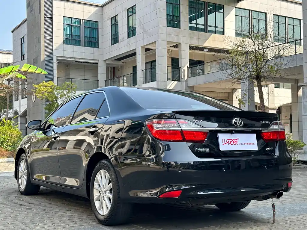 Toyota Camry 2016 — фото 7