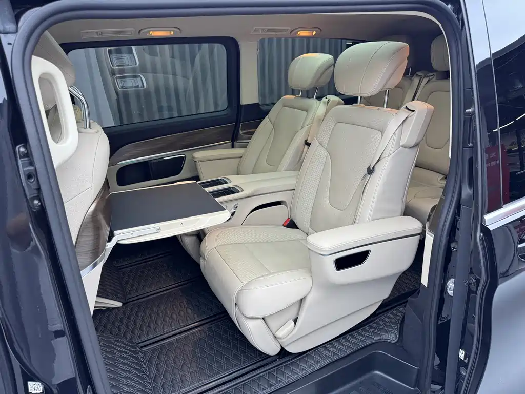 Mercedes-Benz V-Class 2020 — фото 27