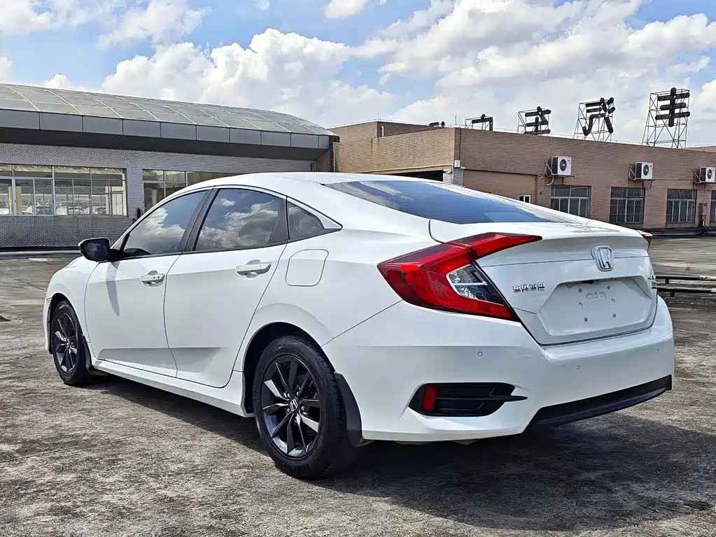 Honda Civic 2021 — фото 10