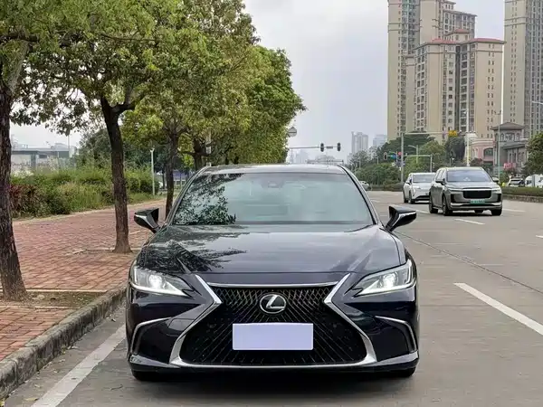 Lexus ES 2018