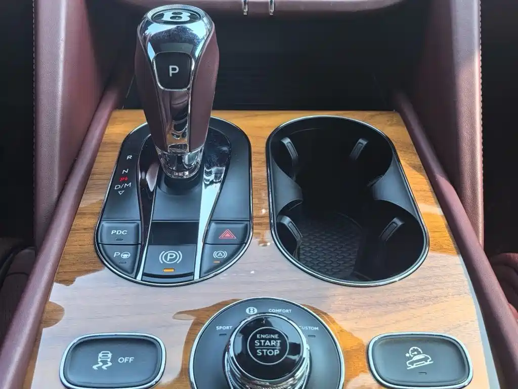 Bentley Bentayga 2021 — фото 11