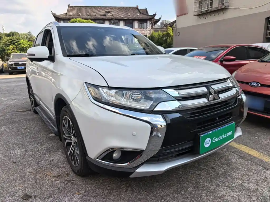 Mitsubishi Outlander 2018 — фото 4