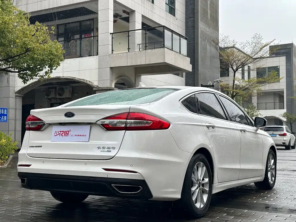 Ford Mondeo 2019 — фото 9